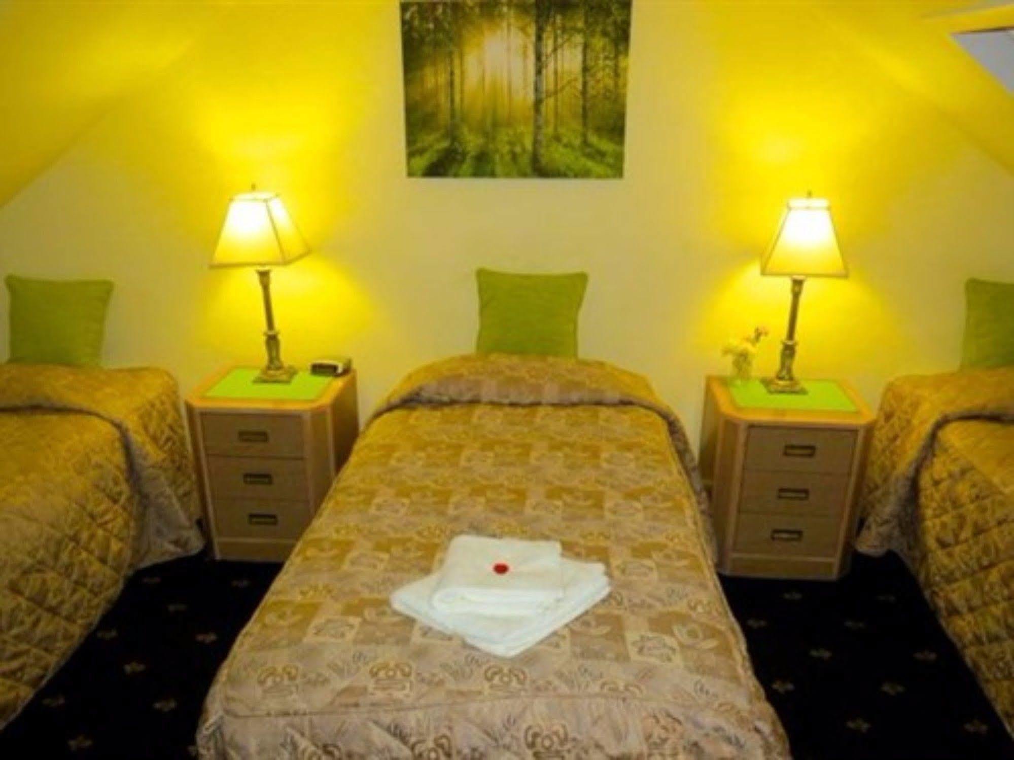 Watson Lodge Guest House Galashiels Extérieur photo